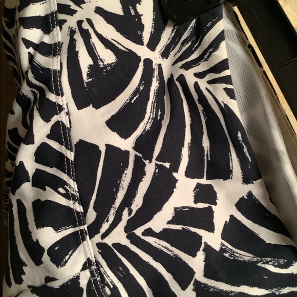 TEEZHER long shorts size S Navy & white Smooth and slims NWT invisible panel. - Picture 10 of 11